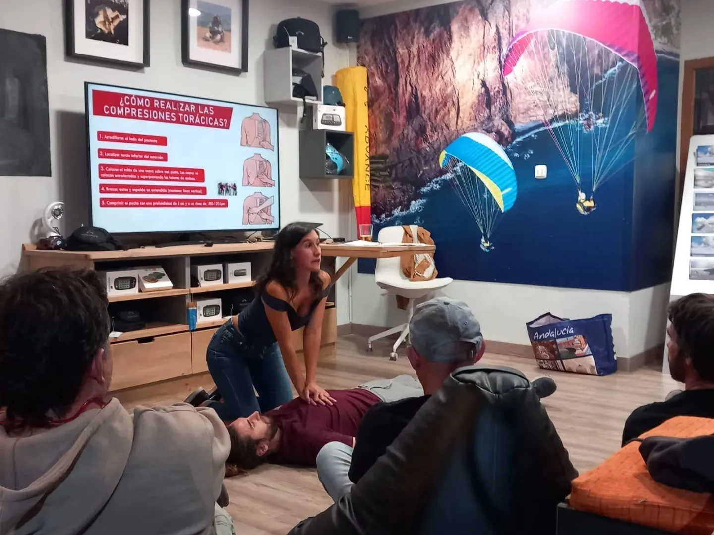 Charlas de seguridad, espacios aéreos, primeros auxilios en nuestro club en Draco